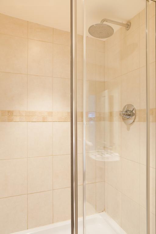 White Hart Hotel Стоу на Вёлд Номер фото