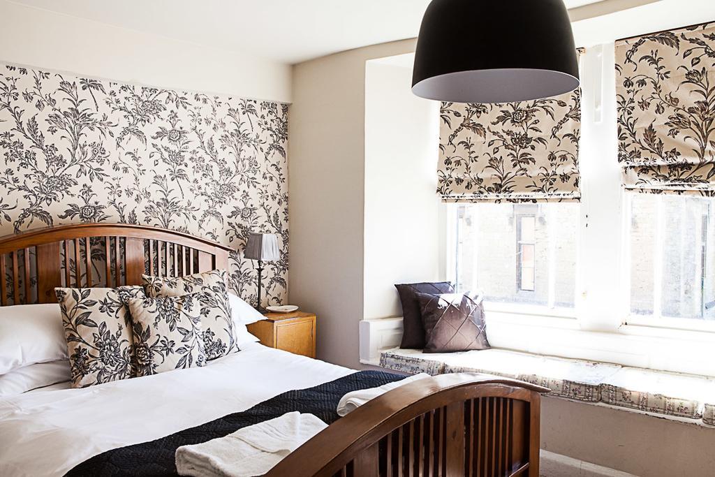 White Hart Hotel Стоу на Вёлд Номер фото