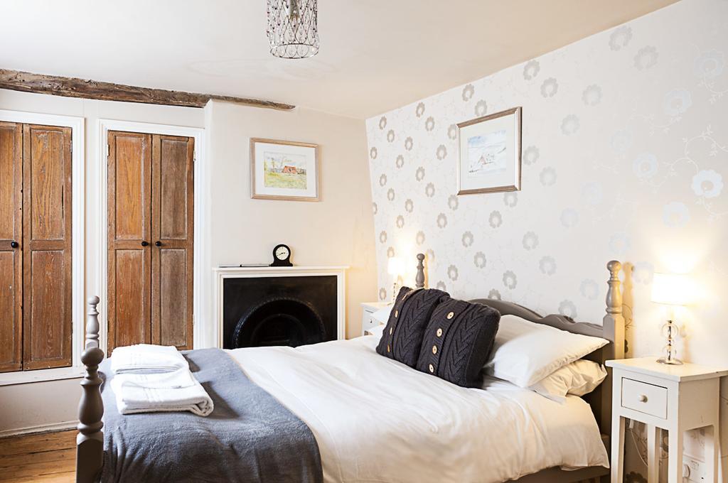 White Hart Hotel Стоу на Вёлд Номер фото